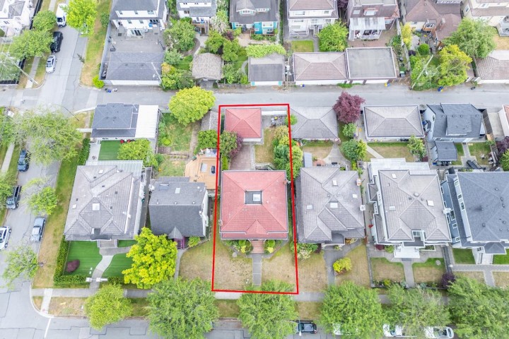 Photo 2 at 122 W 43rd Avenue, Oakridge VW, Vancouver West