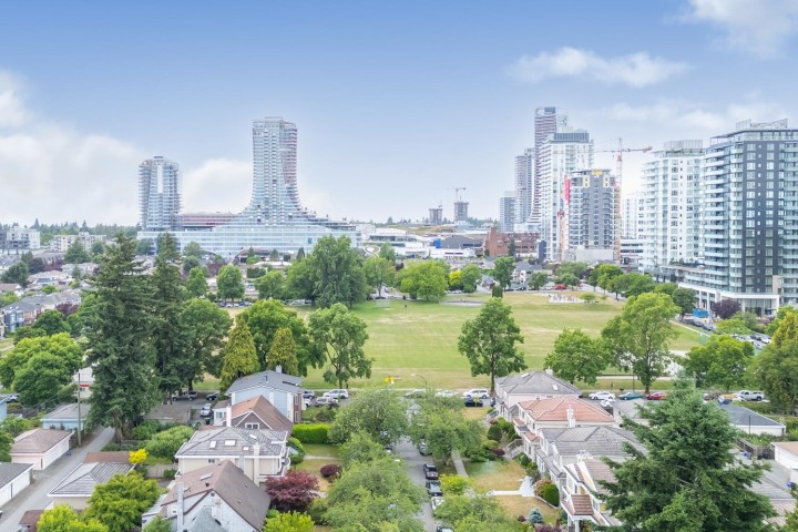 Photo 3 at 122 W 43rd Avenue, Oakridge VW, Vancouver West