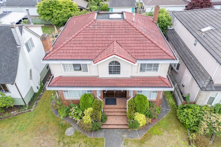 Photo 1 at 122 W 43rd Avenue, Oakridge VW, Vancouver West