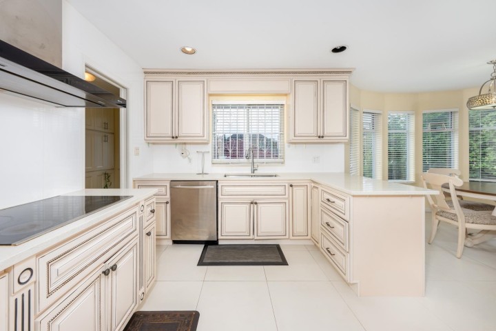Photo 10 at 122 W 43rd Avenue, Oakridge VW, Vancouver West