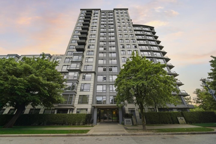 Photo 1 at 803 - 3520 Crowley Drive, Collingwood VE, Vancouver East