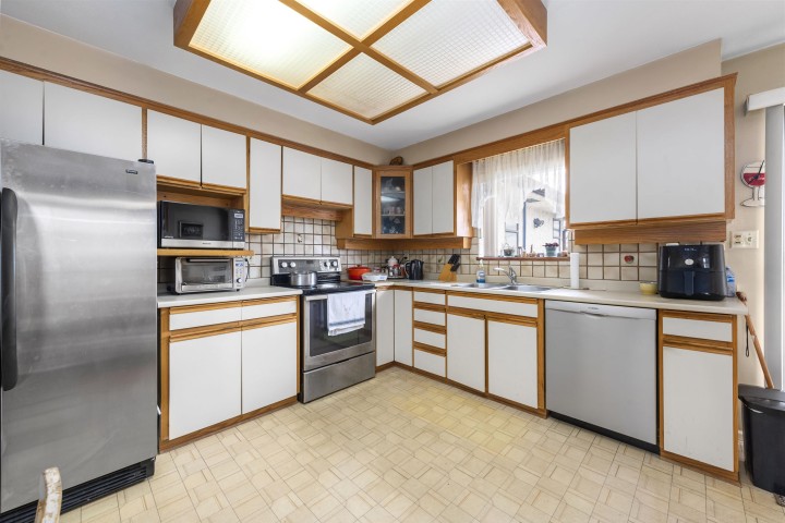 Photo 2 at 3481 Dieppe Drive, Renfrew Heights, Vancouver East
