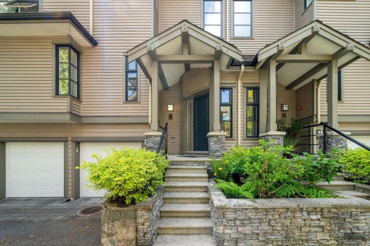 Photo 6 at 15 - 3150 Sunnyhurst Road, Lynn Valley, North Vancouver