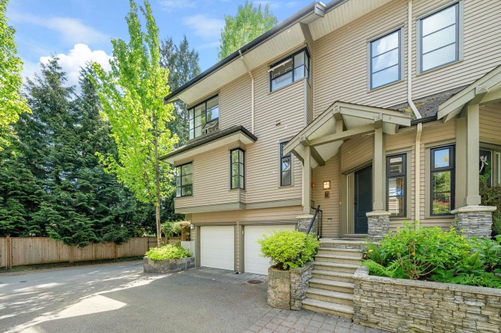 Photo 5 at 15 - 3150 Sunnyhurst Road, Lynn Valley, North Vancouver