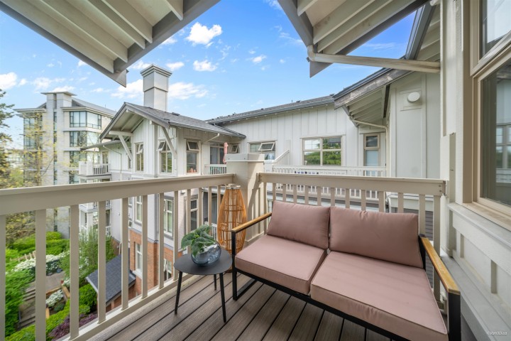 Photo 3 at 404 - 4883 Maclure Mews, Quilchena, Vancouver West