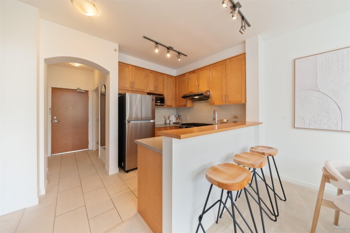 Photo 11 at 404 - 4883 Maclure Mews, Quilchena, Vancouver West