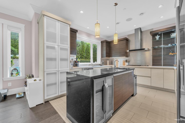 Photo 14 at 2567 Lawson Avenue, Dundarave, West Vancouver