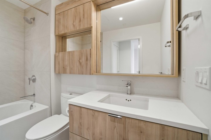 Photo 10 at 312 - 755 Harbourside Drive, Harbourside, North Vancouver