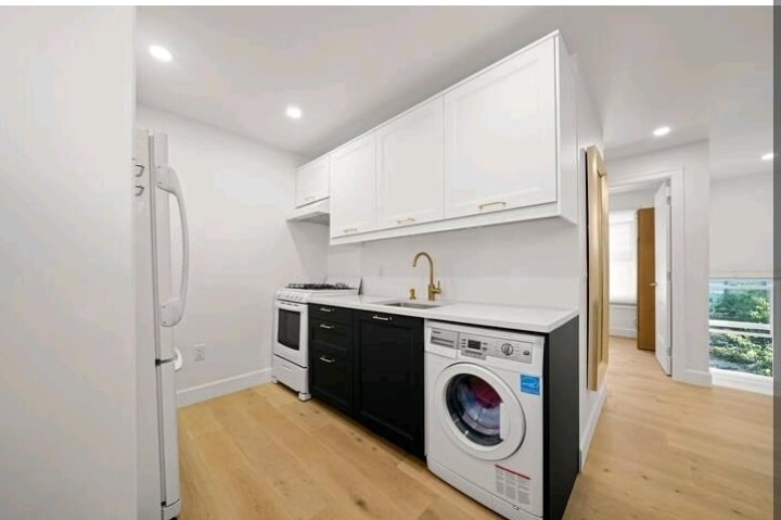 Photo 6 at 1620 Mclean Drive, Grandview Woodland, Vancouver East