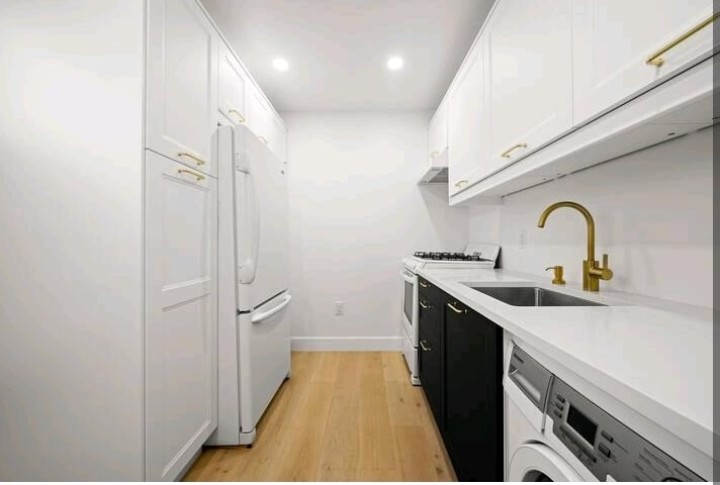 Photo 4 at 1620 Mclean Drive, Grandview Woodland, Vancouver East