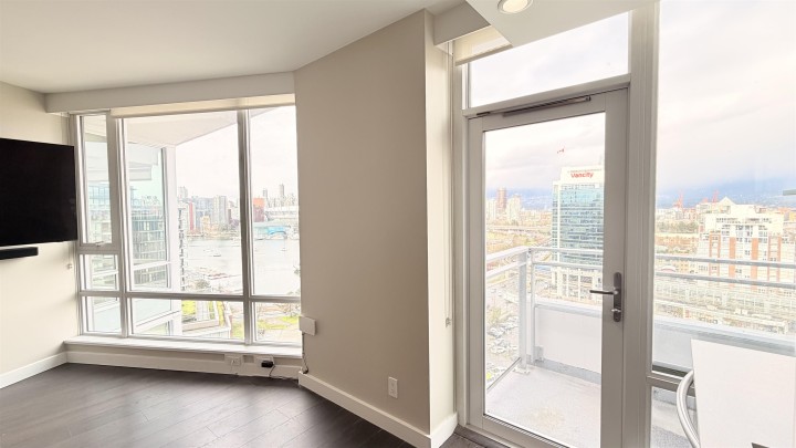 Photo 7 at 2015 - 1618 Quebec Street, Mount Pleasant VE, Vancouver East