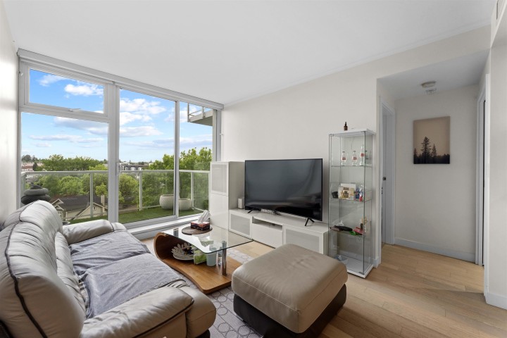 Photo 4 at 806 - 2221 E 30th Avenue, Victoria VE, Vancouver East