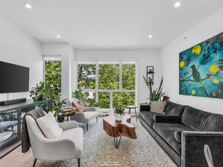 Photo 3 at 627 Victoria Drive, Hastings, Vancouver East