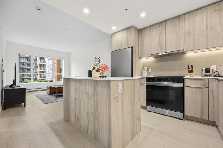 Photo 7 at 303 - 3596 Malsum Drive, Roche Point, North Vancouver
