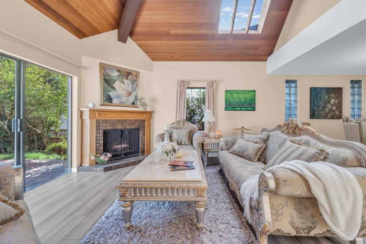 Photo 2 at 1040 Jefferson Avenue, Sentinel Hill, West Vancouver