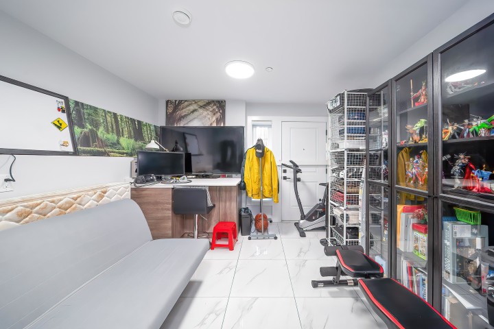 Photo 16 at 749 E 60th Avenue, South Vancouver, Vancouver East