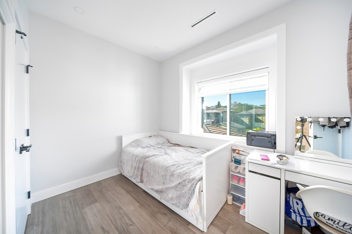 Photo 12 at 749 E 60th Avenue, South Vancouver, Vancouver East