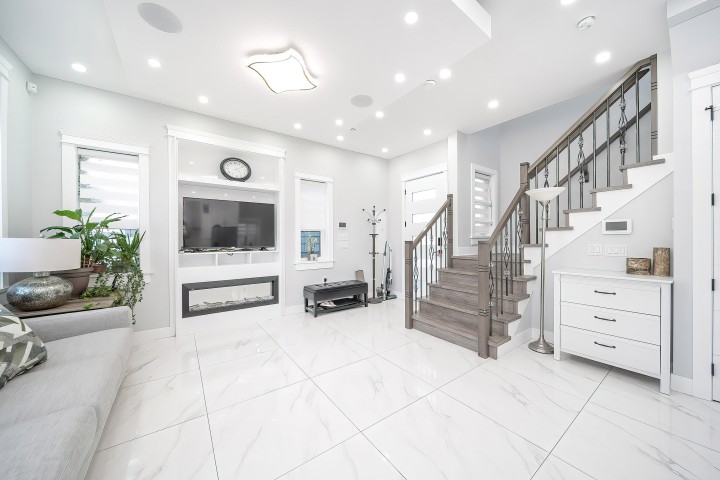 Photo 9 at 749 E 60th Avenue, South Vancouver, Vancouver East