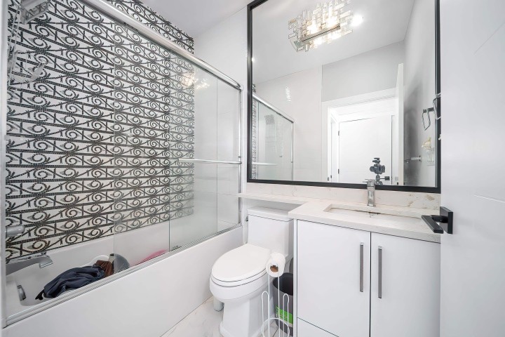 Photo 14 at 749 E 60th Avenue, South Vancouver, Vancouver East
