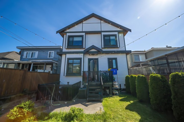 Photo 18 at 749 E 60th Avenue, South Vancouver, Vancouver East