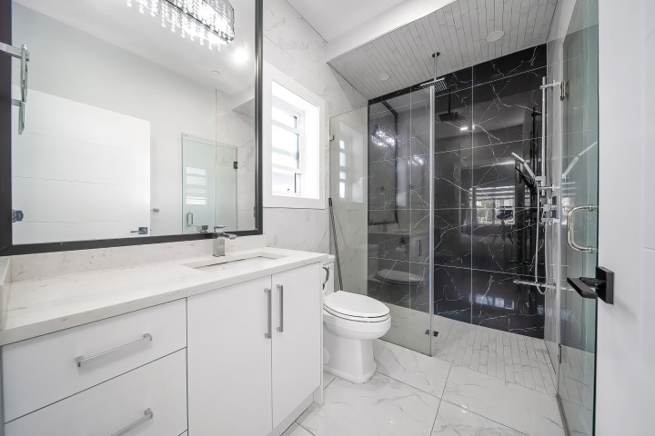 Photo 11 at 749 E 60th Avenue, South Vancouver, Vancouver East
