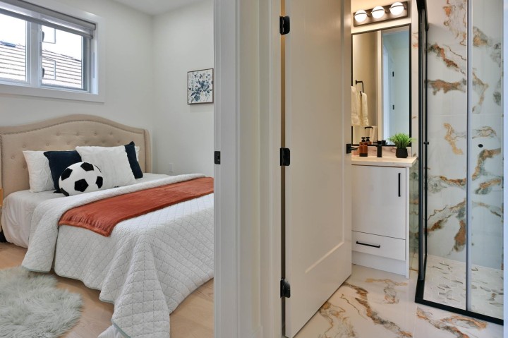 Photo 6 at 4874-B Lanark Street, Knight, Vancouver East