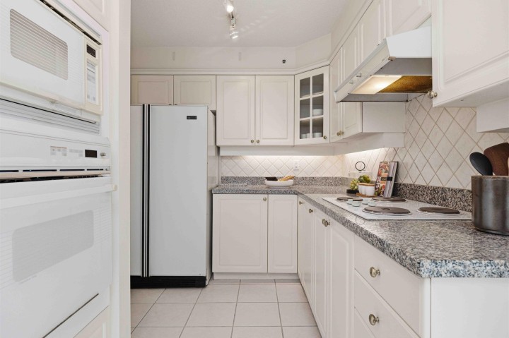 Photo 13 at 18D - 338 Taylor Way, Park Royal, West Vancouver