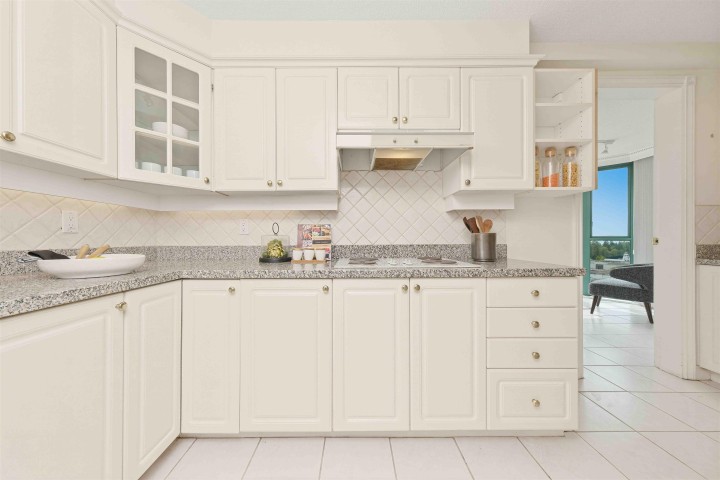 Photo 9 at 18D - 338 Taylor Way, Park Royal, West Vancouver