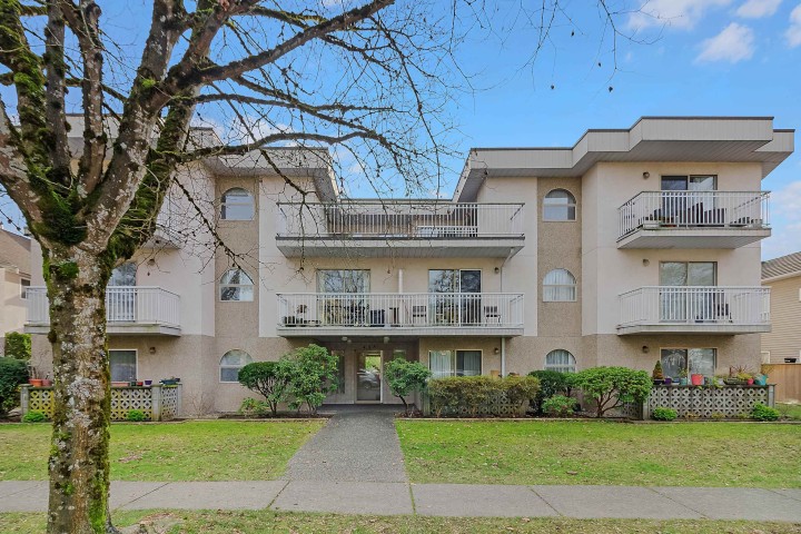 Photo 1 at 303 - 458 E 44th Avenue, Fraser VE, Vancouver East