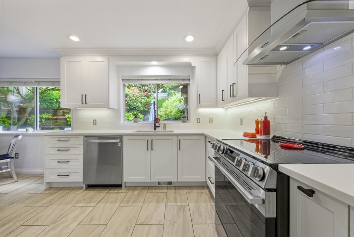 Photo 6 at 1659 Deep Cove Road, Deep Cove, North Vancouver