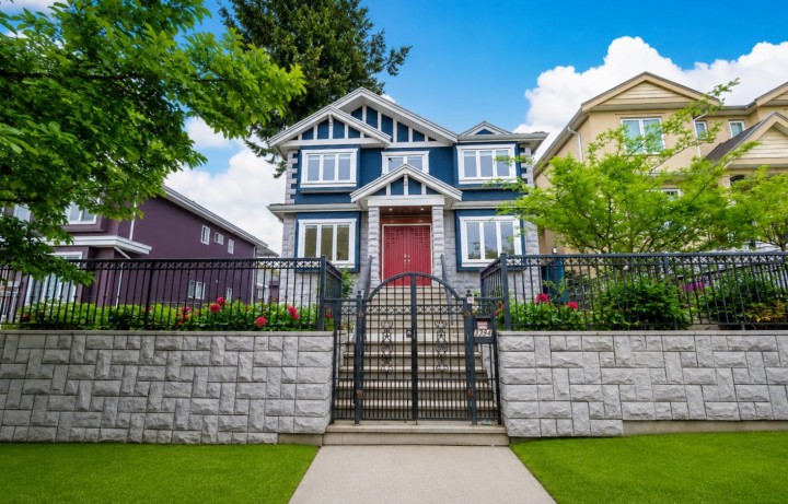 Photo 1 at 3394 Seaforth Drive, Renfrew Heights, Vancouver East