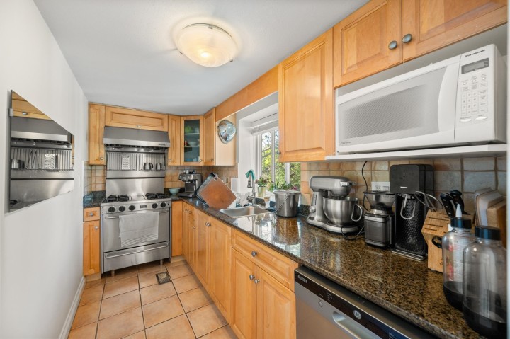 Photo 10 at 2323 W 23rd Avenue, Arbutus, Vancouver West