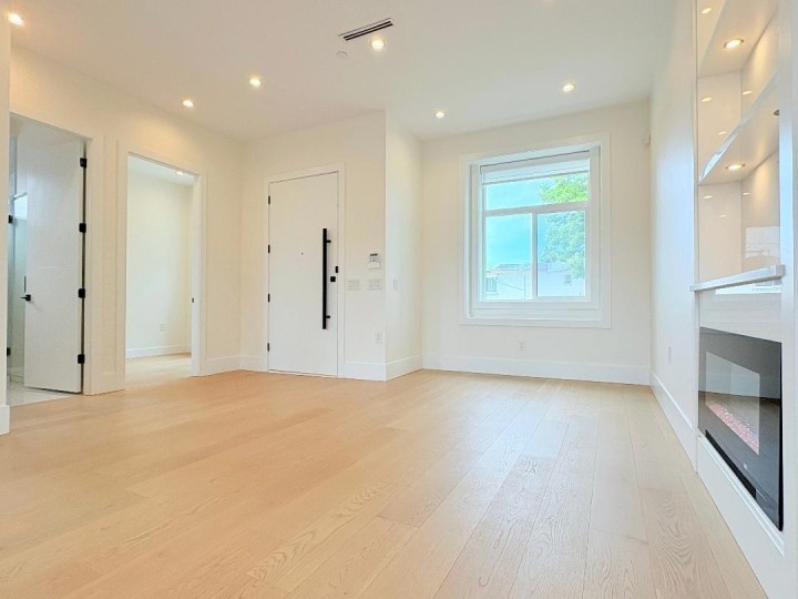 Photo 3 at 2026 E 32nd Avenue, Victoria VE, Vancouver East