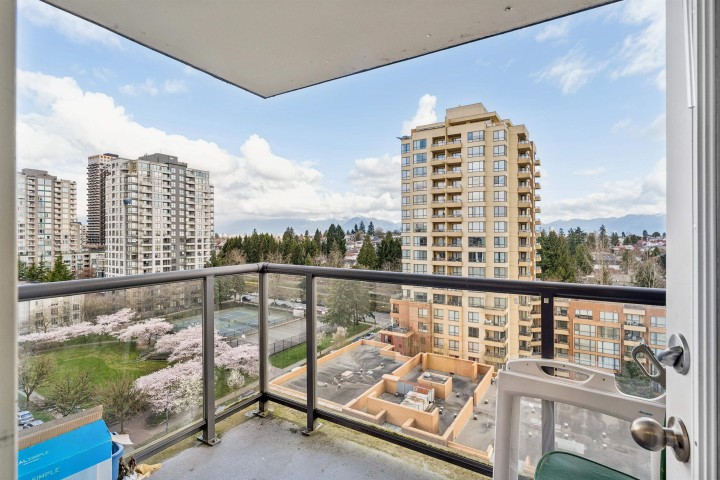 Photo 6 at 1209 - 3588 Crowley Drive, Collingwood VE, Vancouver East