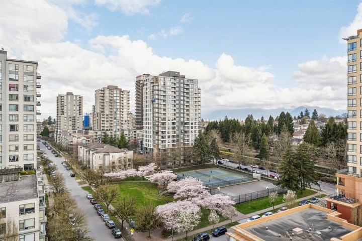 Photo 7 at 1209 - 3588 Crowley Drive, Collingwood VE, Vancouver East