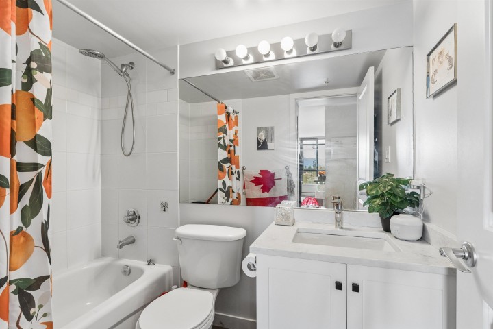 Photo 5 at 1209 - 3588 Crowley Drive, Collingwood VE, Vancouver East