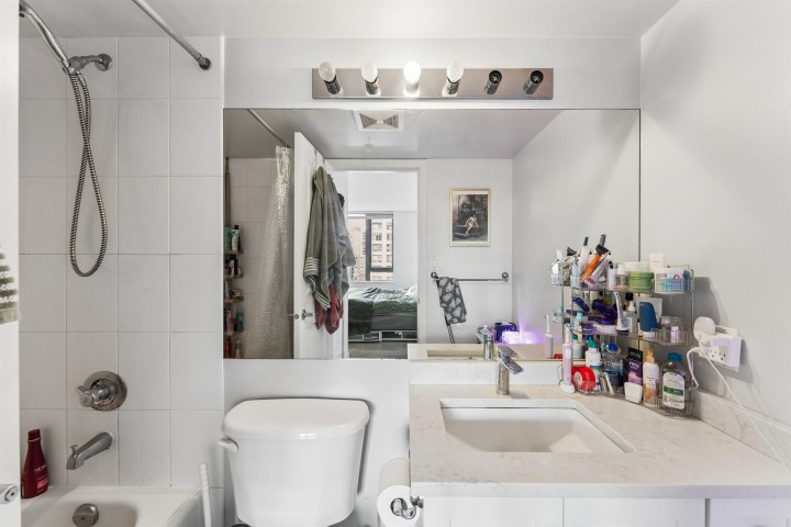 Photo 8 at 1209 - 3588 Crowley Drive, Collingwood VE, Vancouver East