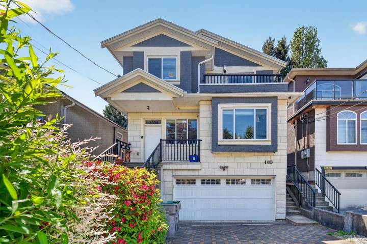 Photo 1 at 3034 Kings Avenue, Collingwood VE, Vancouver East