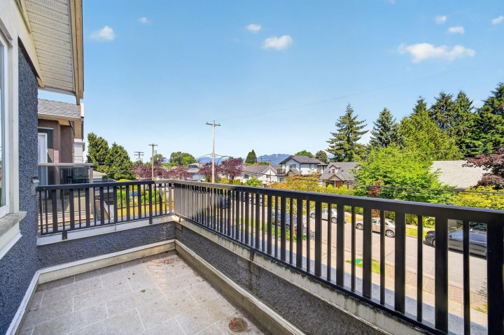 Photo 10 at 3034 Kings Avenue, Collingwood VE, Vancouver East