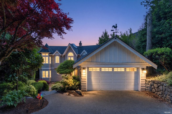 Photo 2 at 880 Younette Drive, Sentinel Hill, West Vancouver