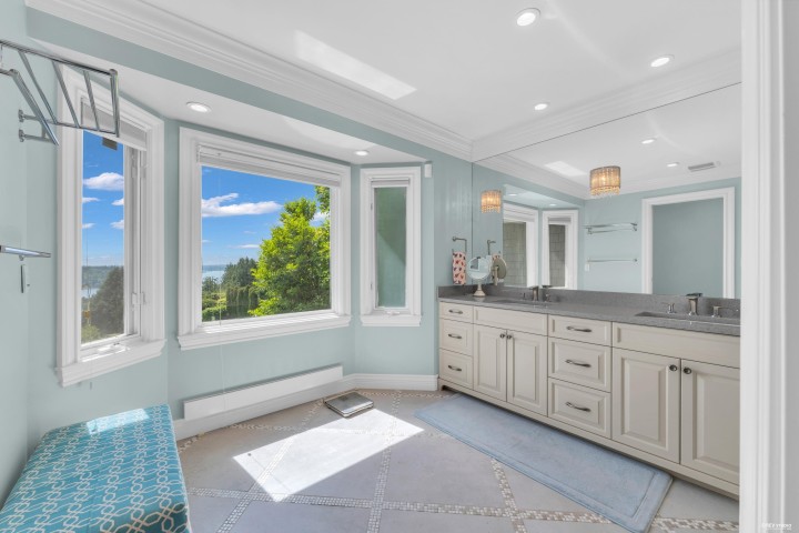 Photo 17 at 880 Younette Drive, Sentinel Hill, West Vancouver