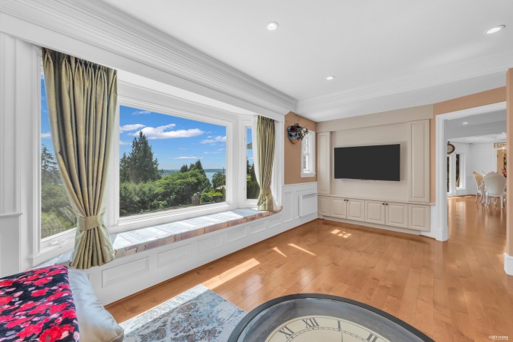 Photo 12 at 880 Younette Drive, Sentinel Hill, West Vancouver