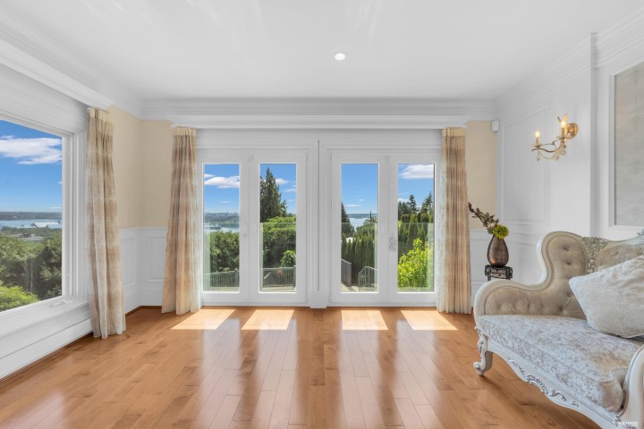 Photo 3 at 880 Younette Drive, Sentinel Hill, West Vancouver