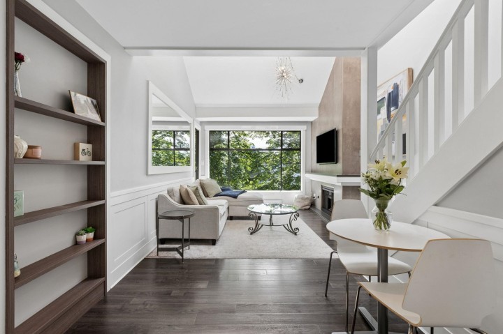 Photo 2 at 303 - 1702 Chesterfield Avenue, Central Lonsdale, North Vancouver