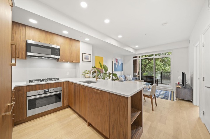 Photo 4 at 205 - 2550 Garden Drive, Grandview Woodland, Vancouver East
