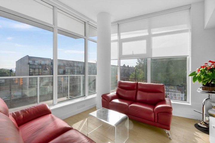Photo 2 at 312 - 2220 Kingsway, Victoria VE, Vancouver East