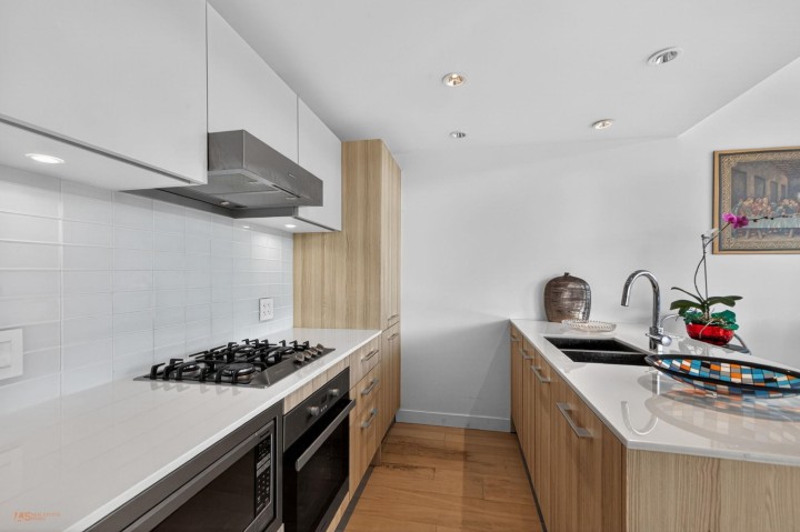 Photo 6 at 312 - 2220 Kingsway, Victoria VE, Vancouver East