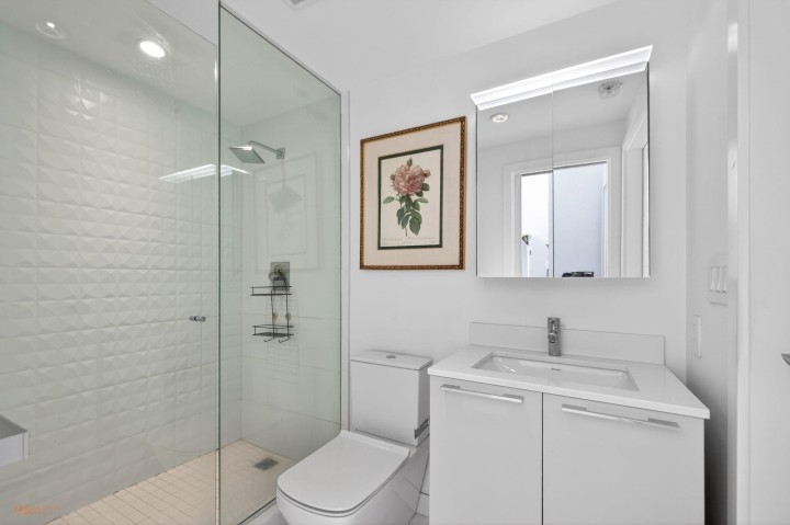Photo 12 at 312 - 2220 Kingsway, Victoria VE, Vancouver East
