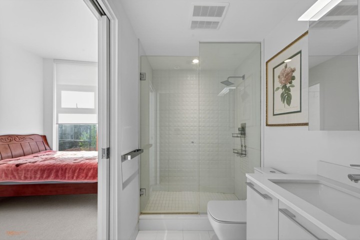Photo 11 at 312 - 2220 Kingsway, Victoria VE, Vancouver East