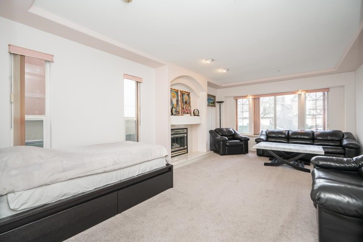 Photo 6 at 726 E 56th Avenue, South Vancouver, Vancouver East